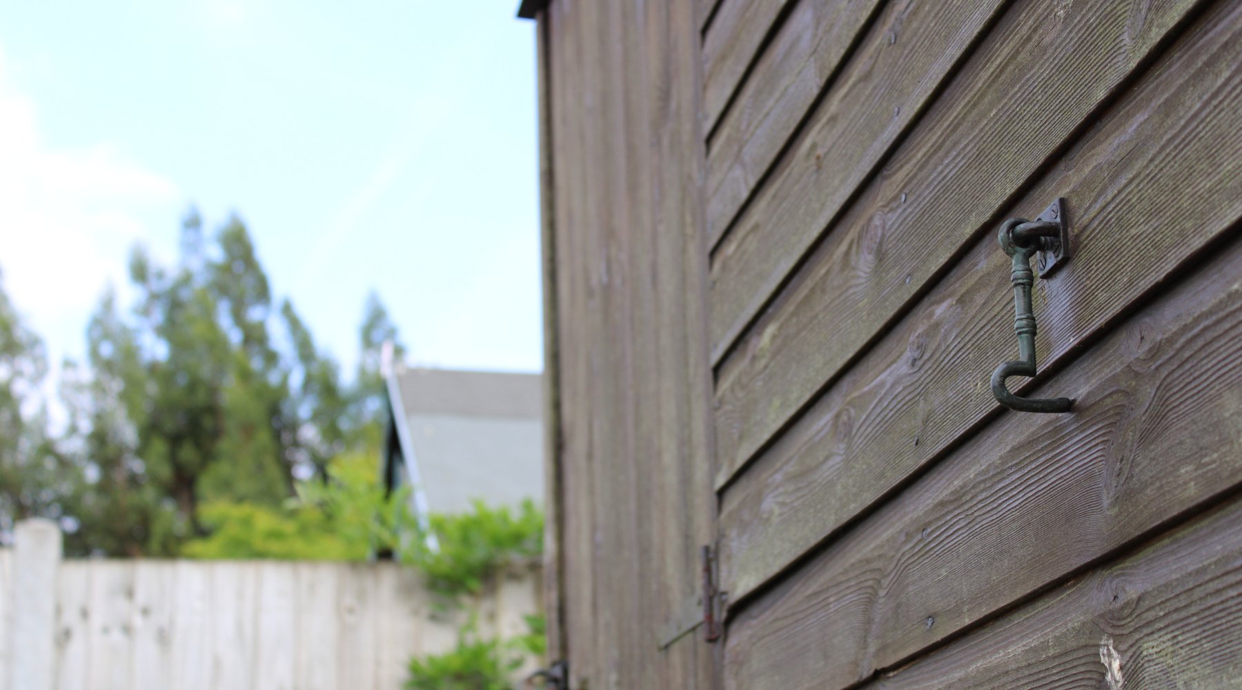 How to Paint Garden Sheds and Fences: Weatherproof Paint for Wooden Surfaces - PaintOutlet.co.uk