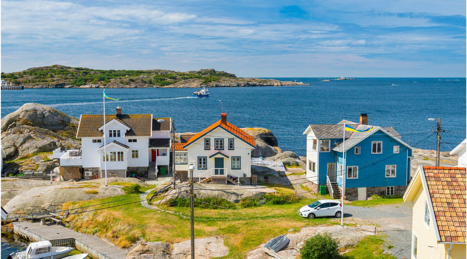 How to Paint Homes on Coastal Areas: Protecting Your Property from Salt, Weather, and Mould with Insulating Solutions - PaintOutlet.co.uk