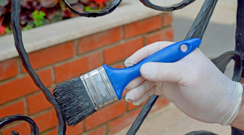 How to Paint Metal Fencing: Rust-Resistant and Durable Finishes - PaintOutlet.co.uk