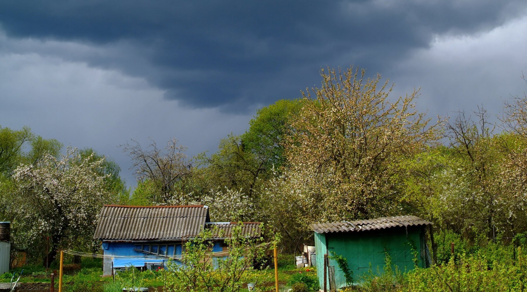 How to Paint Outbuildings and Garages: Weatherproofing Wooden and Metal Structures - PaintOutlet.co.uk