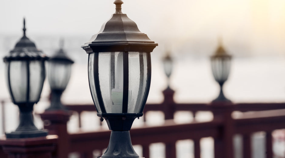 How to Paint Outdoor Light Fixtures: Rust-Resistant and Weatherproof Solutions - PaintOutlet.co.uk