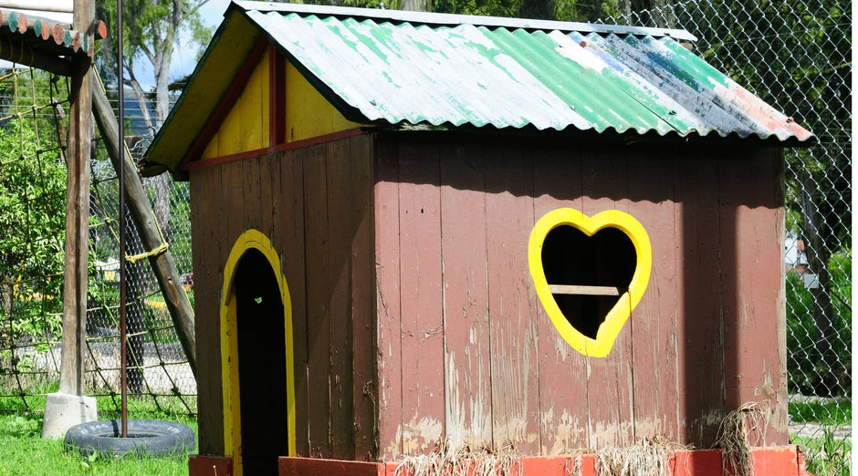 How to Paint Outdoor Playhouses: Safe and Long-Lasting Finishes for Kids’ Play Areas - PaintOutlet.co.uk