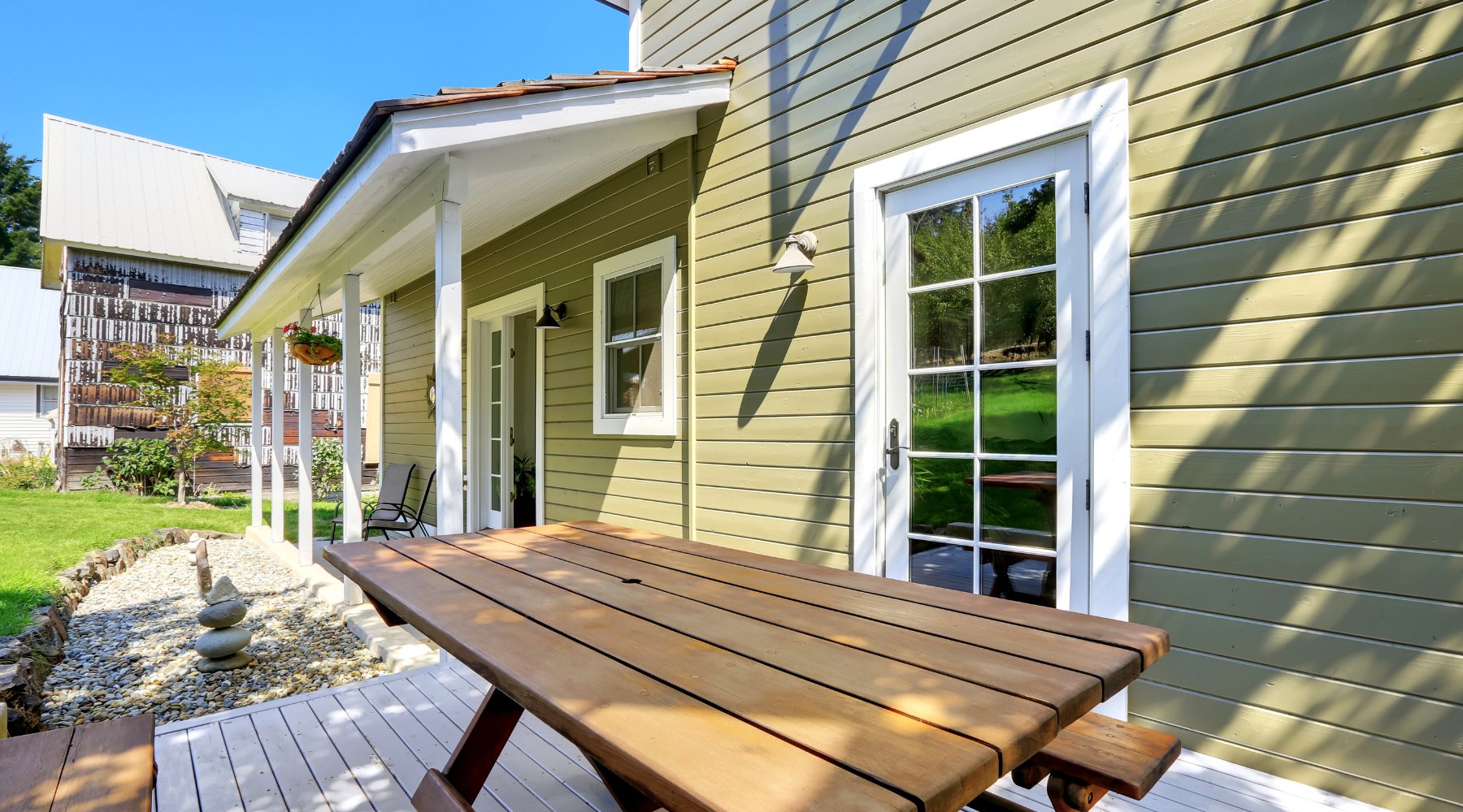 How to Paint Outdoor Wooden Furniture: Weatherproof and Durable Solutions - PaintOutlet.co.uk