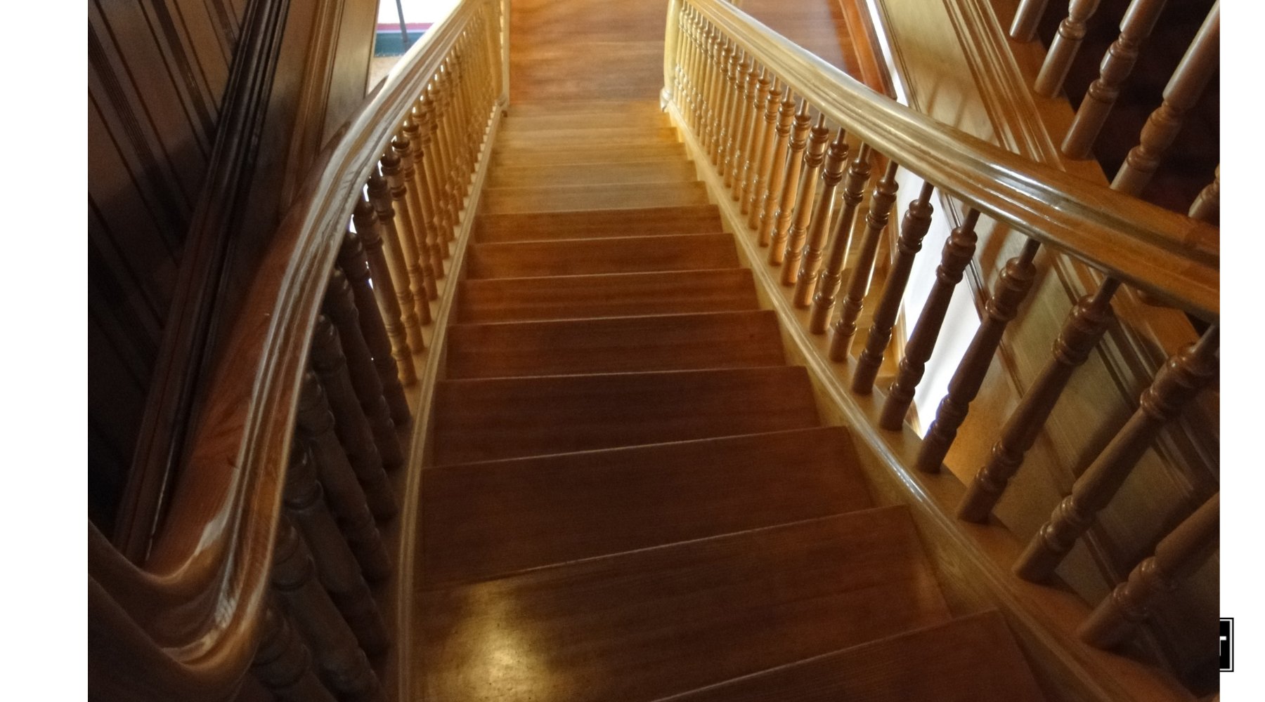 How to Paint Staircases and Banisters: Achieving a Durable Finish - PaintOutlet.co.uk