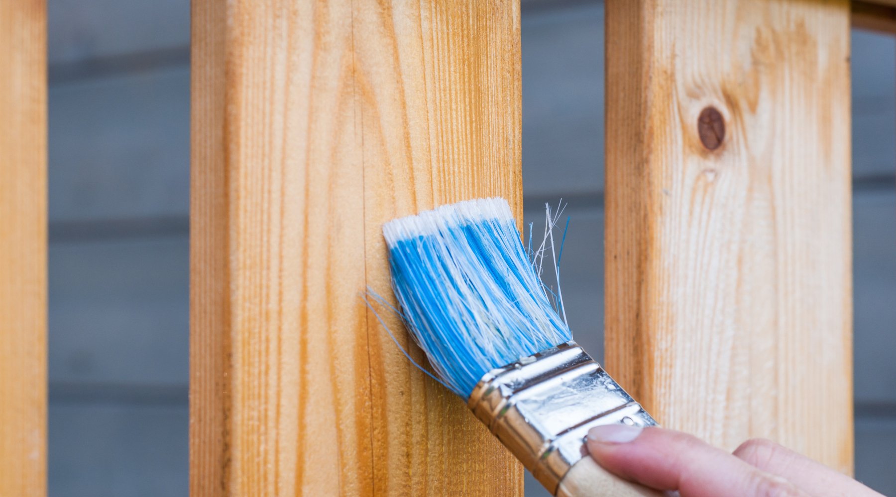 How to Paint Wooden Garden Décor: A Step-by-Step Guide - PaintOutlet.co.uk