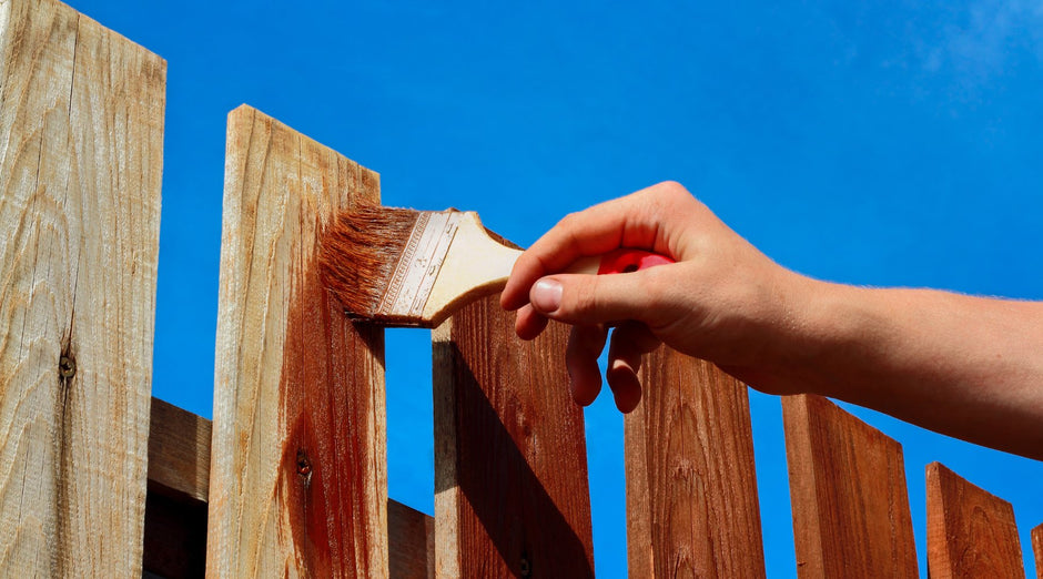 How to Paint Your Fence: A Step-by-Step Guide - PaintOutlet.co.uk