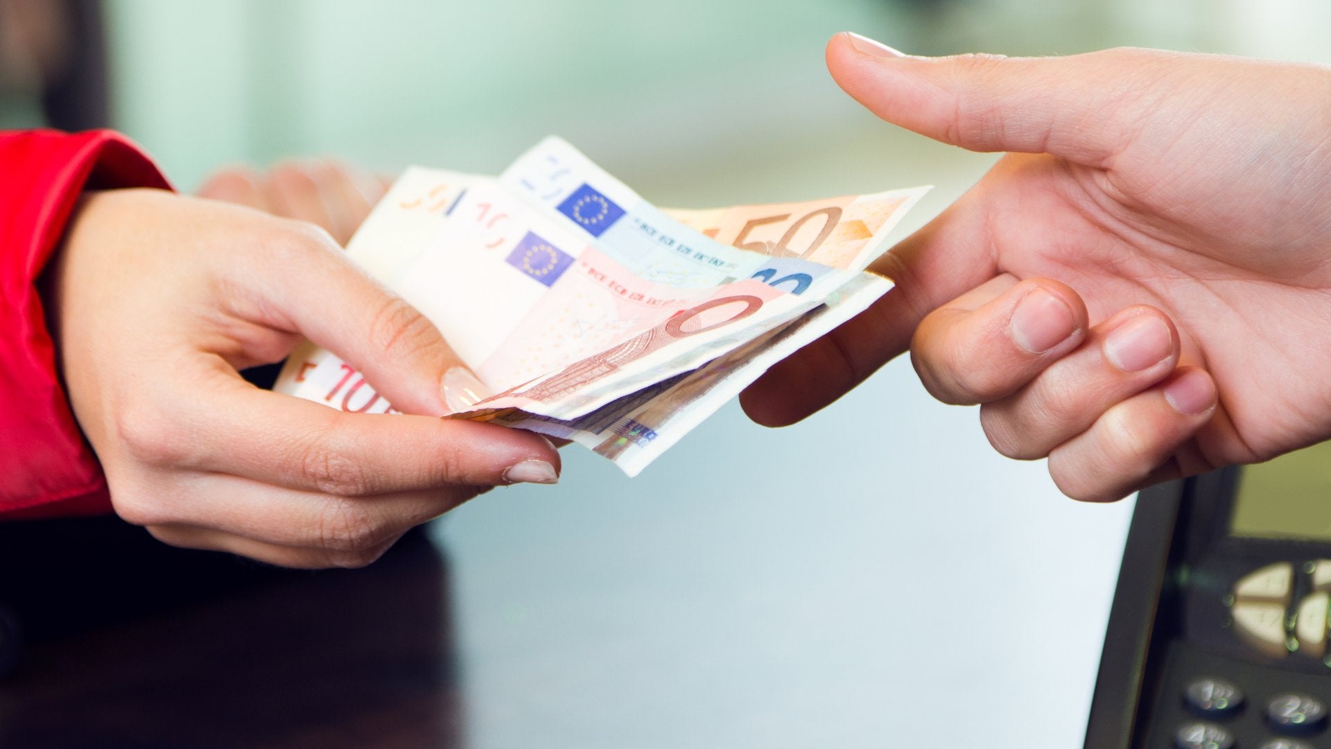 Low-paying Customers vs. High-paying Customers - PaintOutlet.co.uk